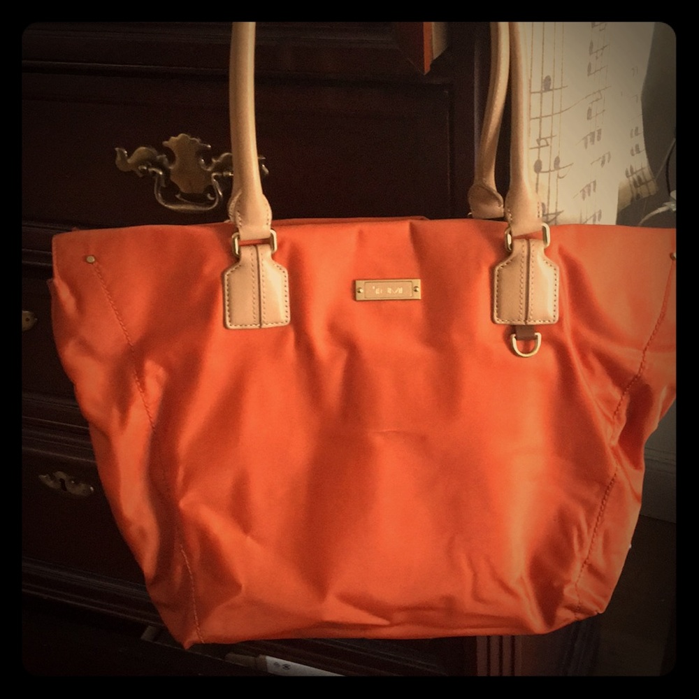 TOTE  GM LARGE TUMI